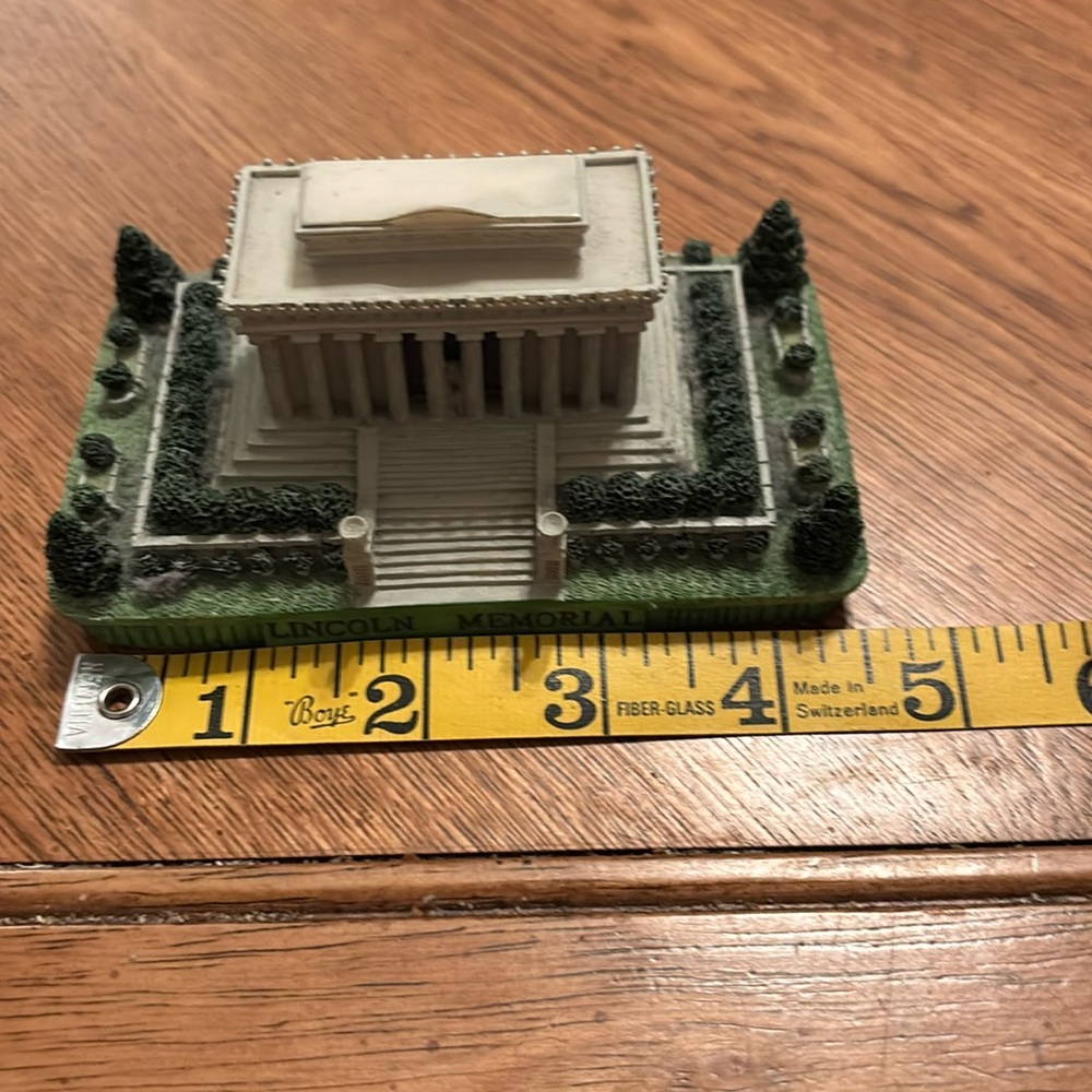 - Like new! Lincoln Memorial. Approximately 4 1/2” by 2 1/2”. - Picture 4 of 8
